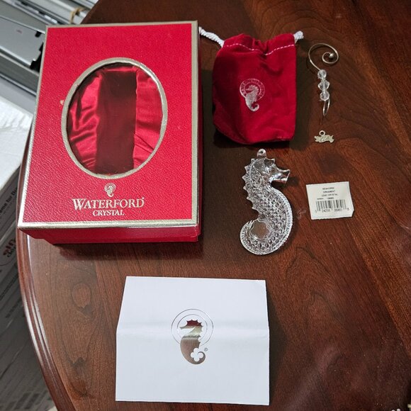 2004 NEW IN BOX CLASSIC WATERFORD LEAD CRYSTAL SEAHORSE CHRISTMAS ORNAMENT - Picture 1 of 12